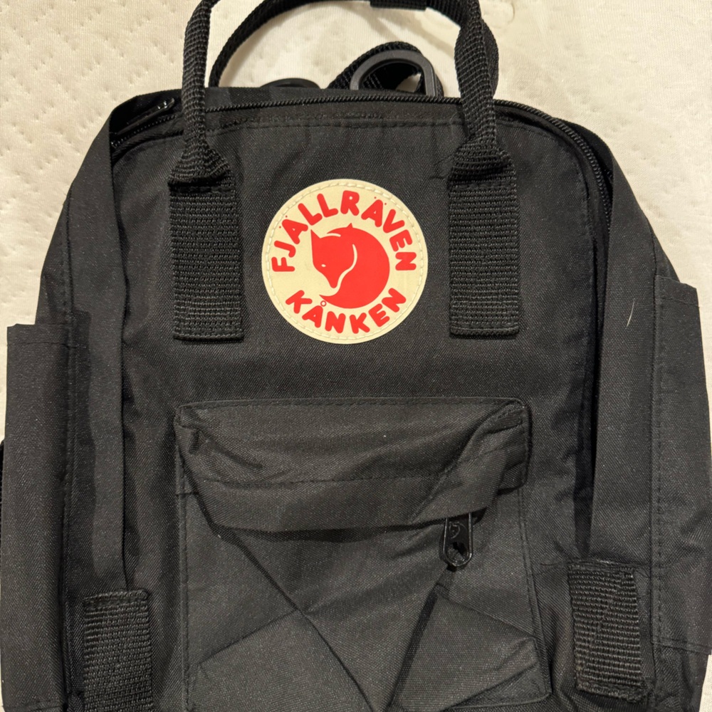 Fjällräven Kånken Mini black bag